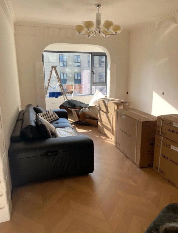 黑牛策略 传统沙发正在消失？年轻人的客厅新玩法，实用又解锁生活新姿势！